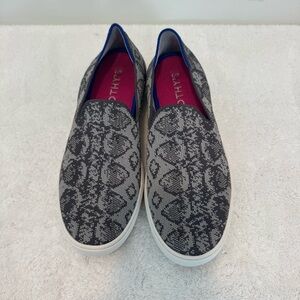 Rothys Womens Size 8 Grey Snake Skin Python Retired Sneakers Slip On Flats